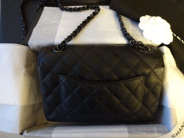 にこちゃん⭐︎引越しSALE中 Chanel 長盒子原價二萬多未使用品卡/盒$18800 Inbox order 加入