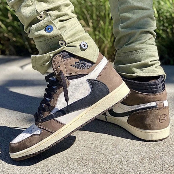 2021人気の エアジョーダン AIR JORDAN 赤 レッド トラヴィススコット