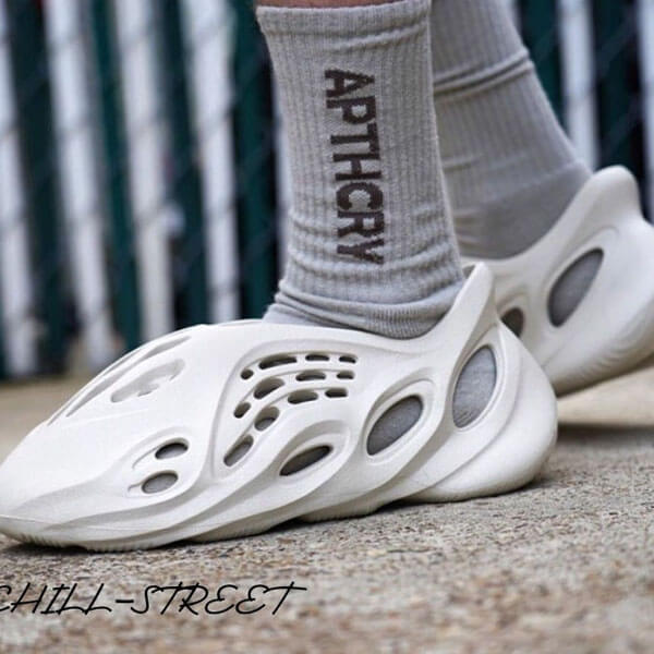 ☆超人気☆アディダス イージースライド 偽物 Yeezy Slide Bone 