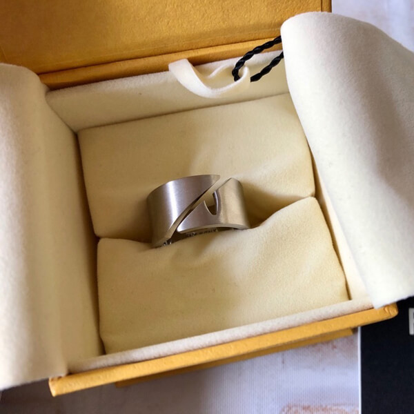 フェンディ偽物☆Matte Mono Eye Ring☆カットアウトリング