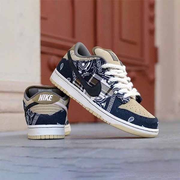 大人気コラボ！【ナイキ トラヴィス 偽物】 DUNK LOW×TRAVIS SCOTT 