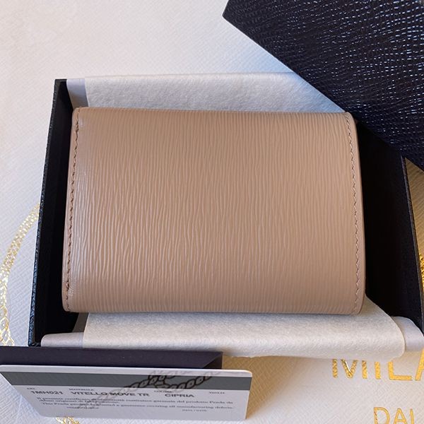 プラダ VITELLO MOVE 三つ折り財布 レッド　ゴールド金具 プラダ VITELLO MOVE 三つ折り財布 レッド ゴールド金具