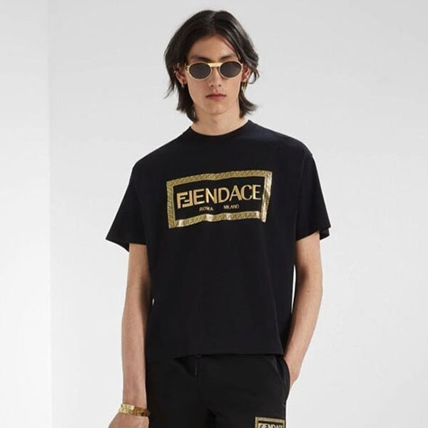 FENDACE】待望のコラボ発売!フェンディ×VERSACE Tシャツ コピー FENDACE】待望のコラボ発売!フェンディ×VERSACE Tシャツ コピー