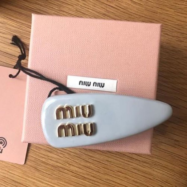 ミュウミュウ ヘアピン 偽物☆話題沸騰☆【MiuMiu】パテント
