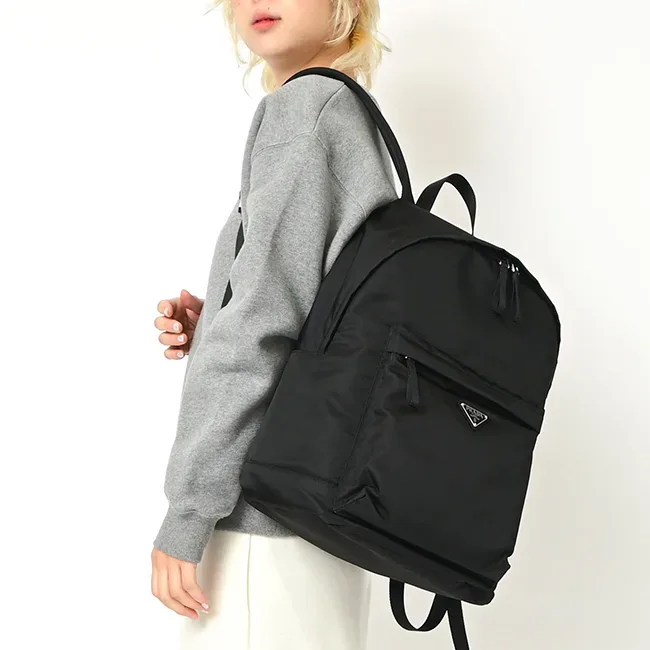 PRADA プラダ リュック バックパック 三角ロゴ 大容量 V135