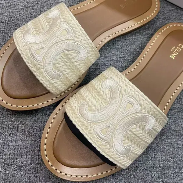 大人かわいい》【CELINE】CELINE リンピア ミュール CELINE リンピア