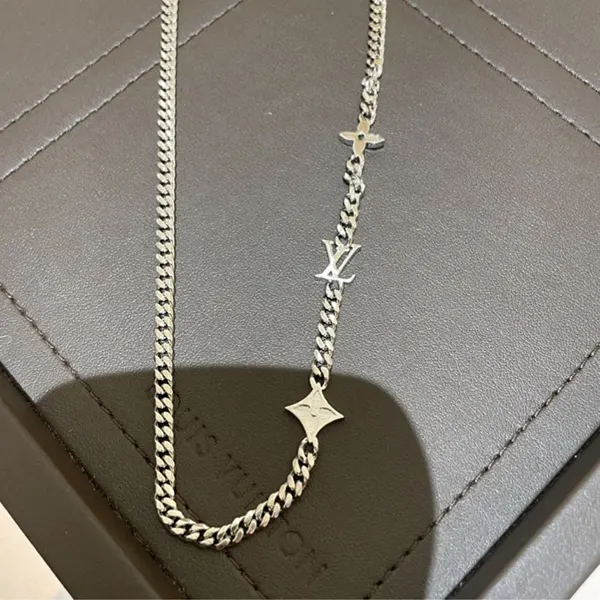 追跡付きで安心届けルイヴィトン ネックレス・モノグラム コピー 追跡付きで安心届けルイヴィトン ネックレス・モノグラム コピー