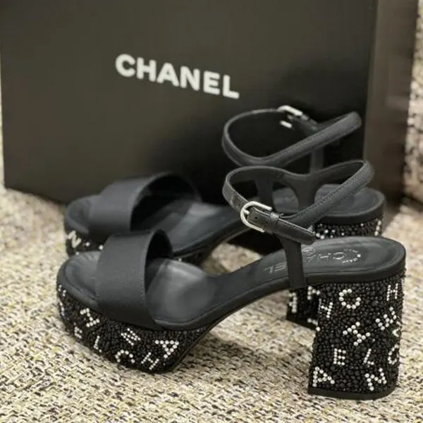 【完売間近★CHANEL】 CC ビジュー厚底サンダル ビジュー CHANEL(シャネル) サンダル・ミュール(レディース