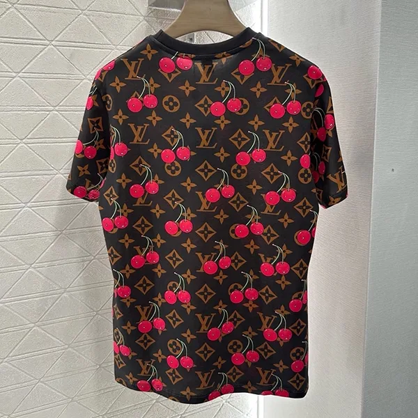 コラボ限定の魅力♪2色】ルイヴィトン ロゴTシャツ 偽物