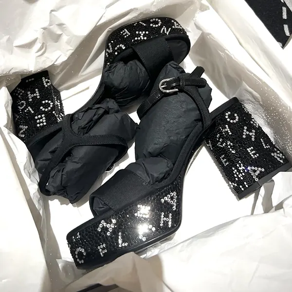 【完売間近★CHANEL】 CC ビジュー厚底サンダル ビジュー CHANEL(シャネル) サンダル・ミュール(レディース