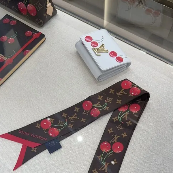 【村上隆コラボ】Louis Vuitton ポルトフォイユ カプシーヌ 財布 LOUIS VUITTON ルイヴィトン LV × TM 村上隆 ポルトフォイユ